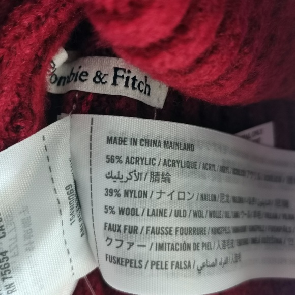 Abercrombie & Fitch - Cozy Pom Beanie - NWT - Picture 6 of 8